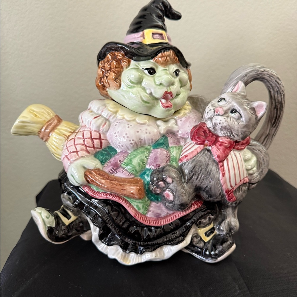 Vintage 1992 Fitz And Floyd Whimsical Ceramic Witch and Cat Figurine Tea Pot.